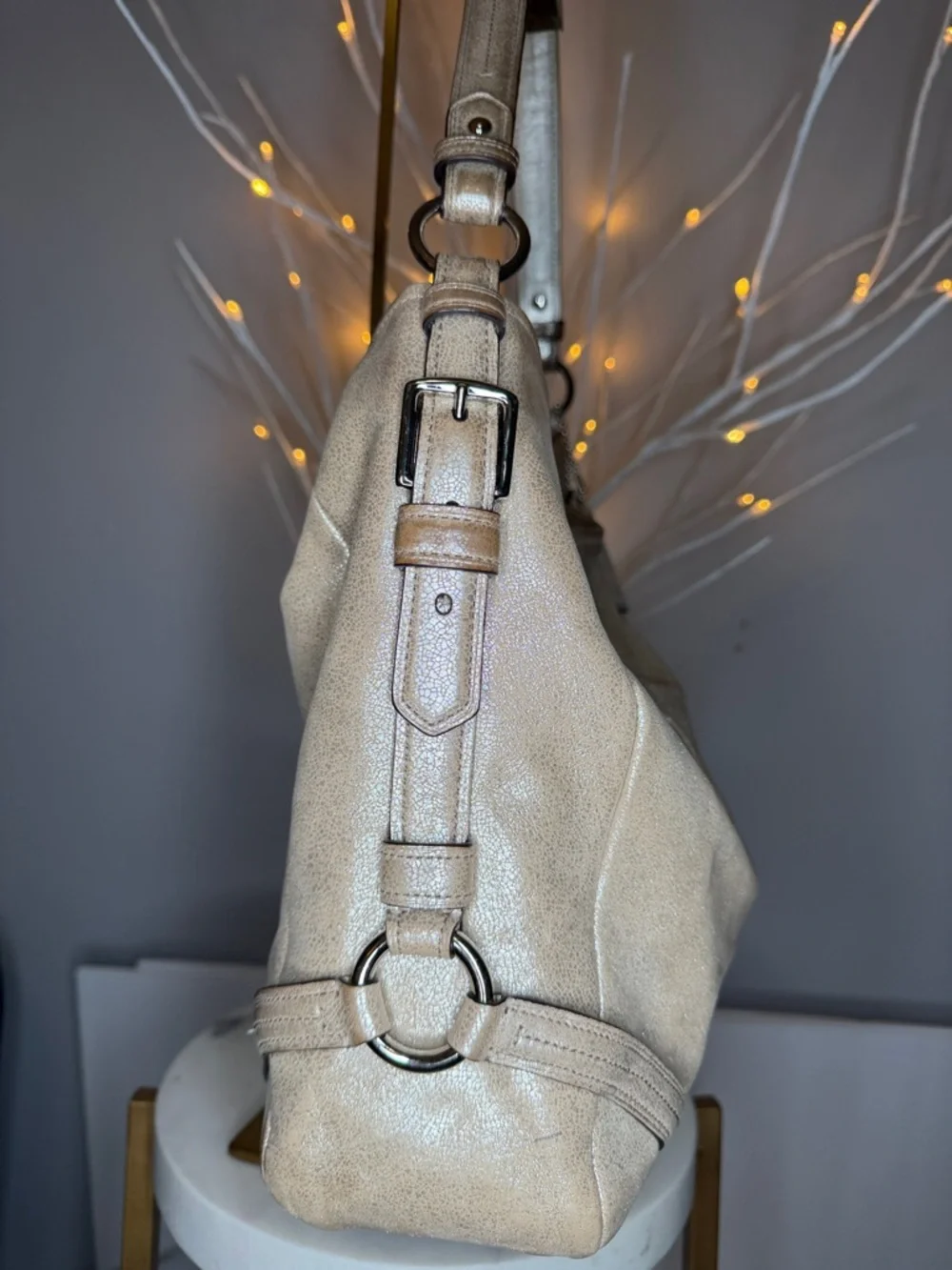 Coach EUC luxurious soft cream w/gold undertone shoulder bag with adj strap - Picture 5 of 13